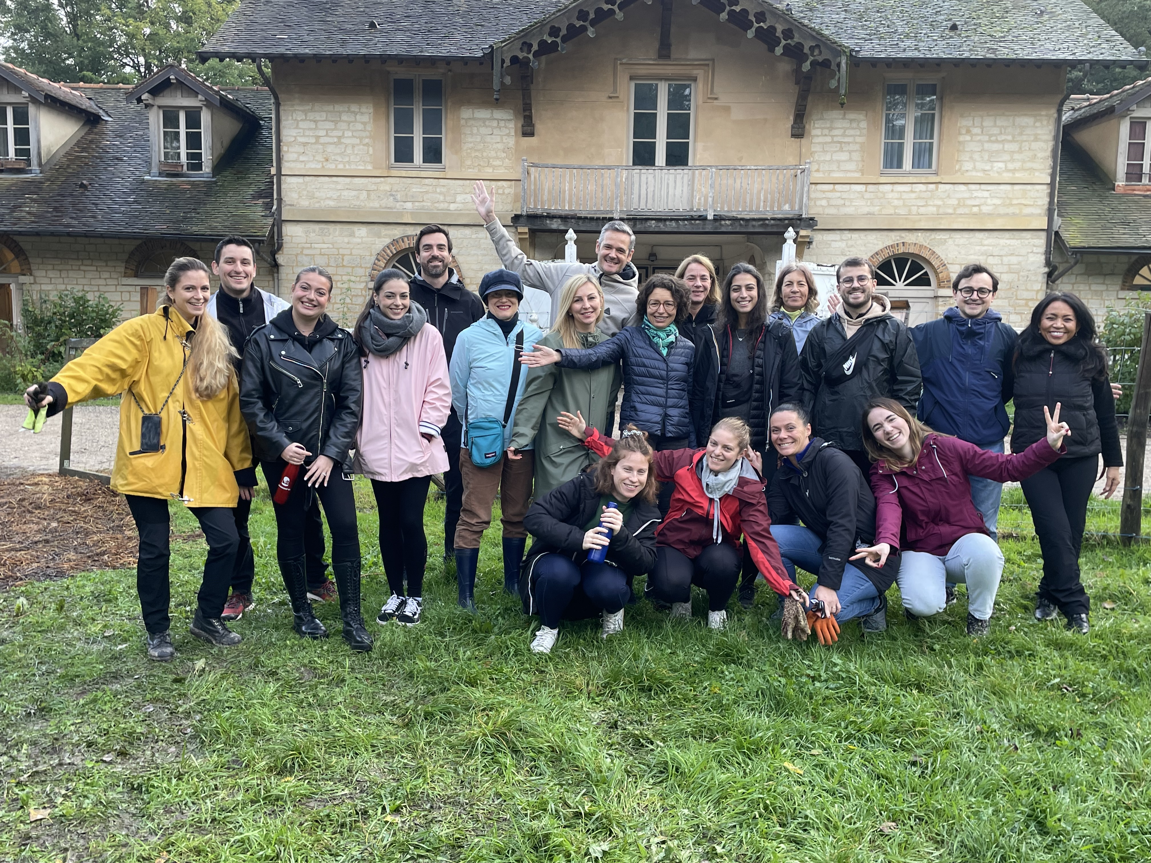 Collaborateurs lors d_une action de jardinage28