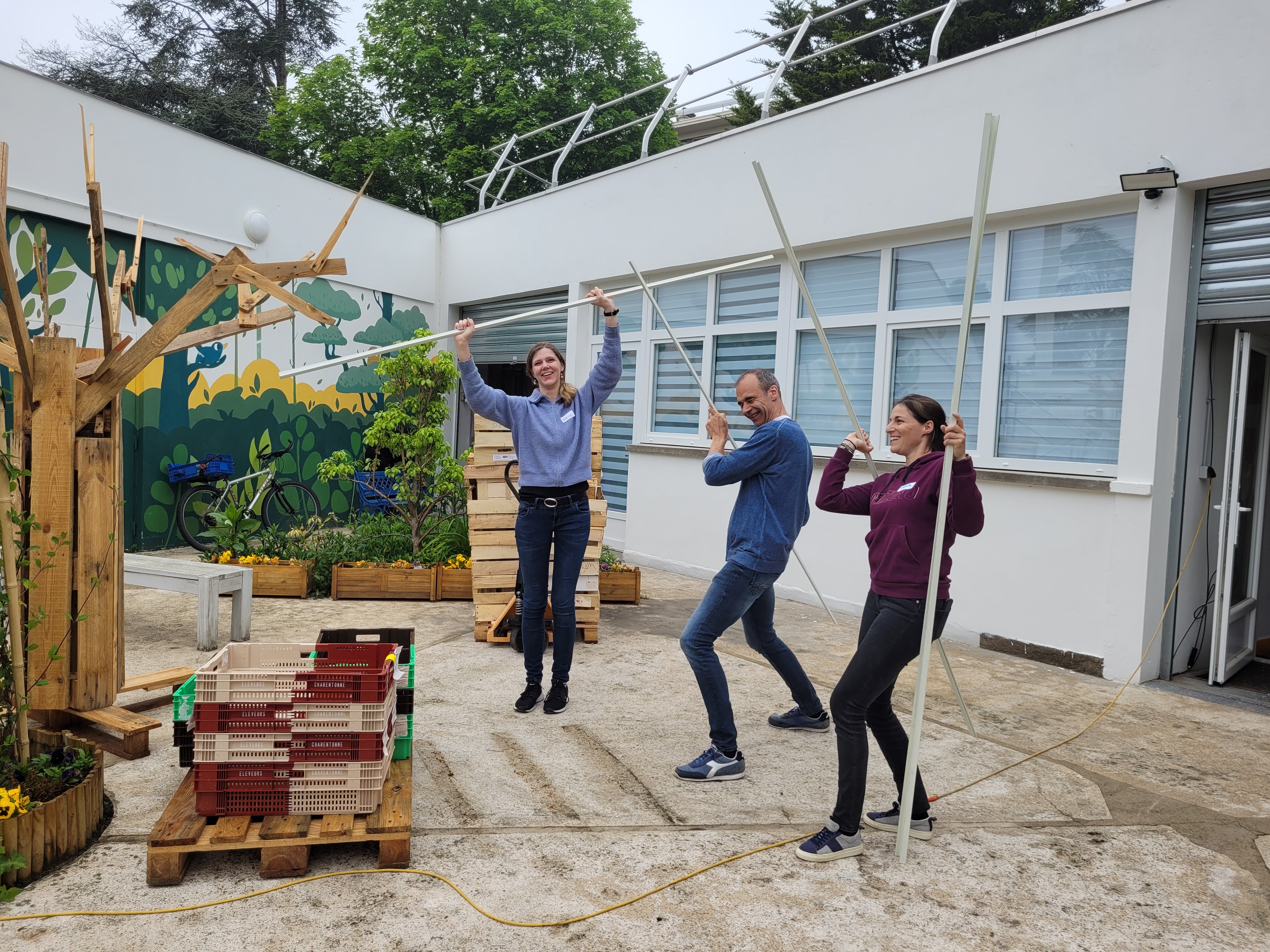 Collaborateurs lors d_une action renovation bricolage12