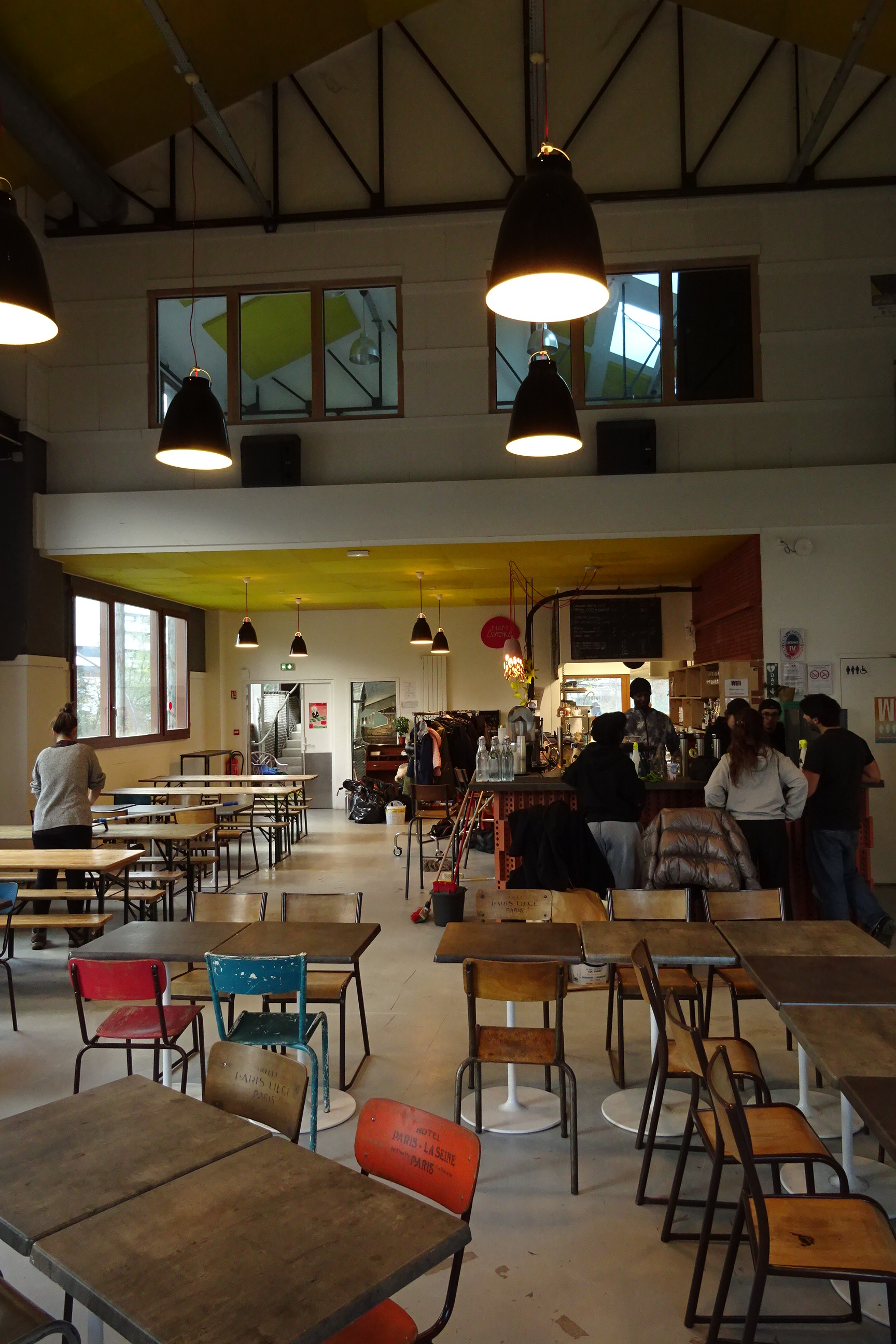 images/galerie_de_l_engagement/Collaborateurs lors d_une action renovation bricolage14.jpg