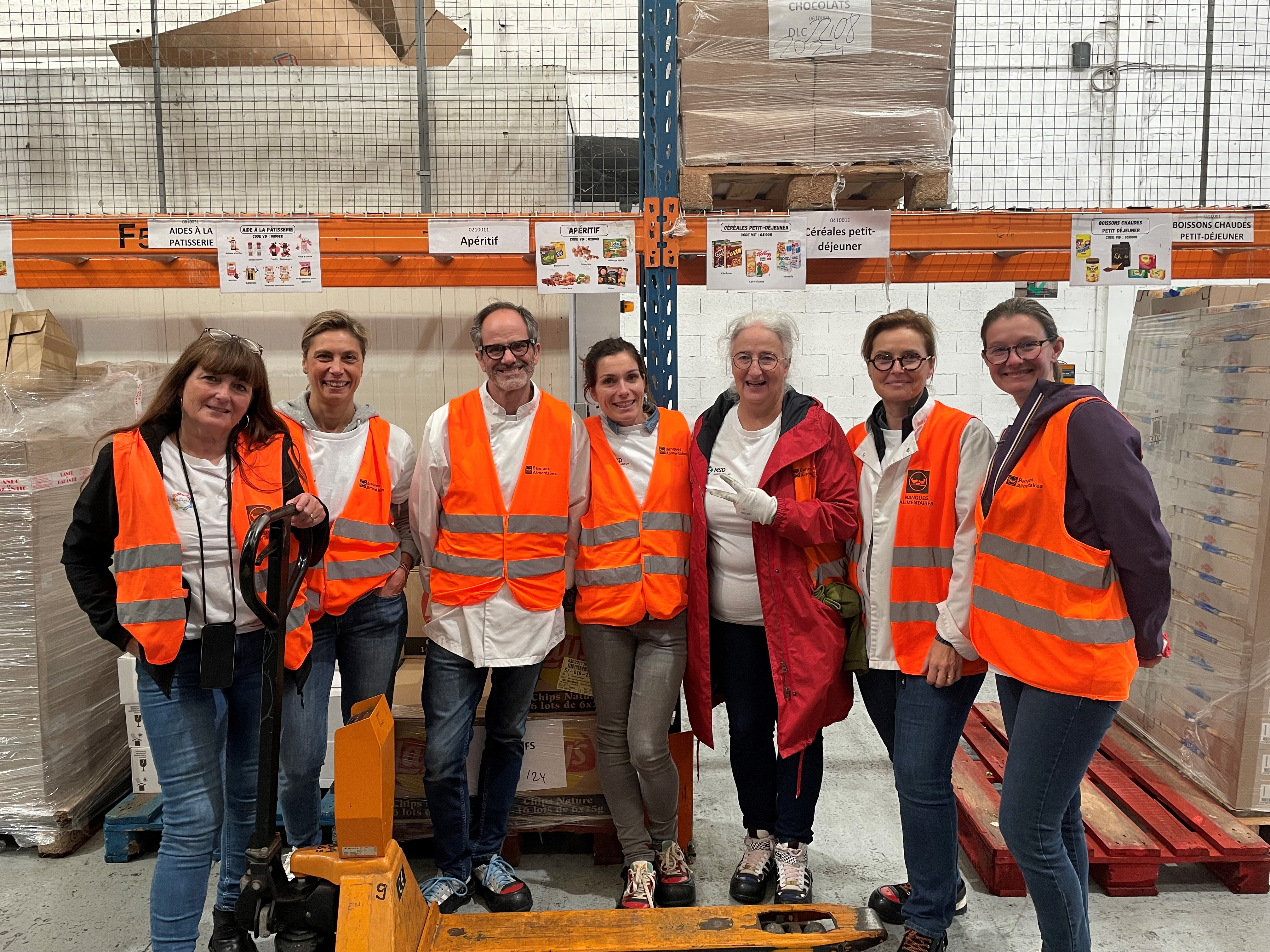images/galerie_de_l_engagement/Collaborateurs lors d_une journee solidaire aux Restos du Coeur1.jpg