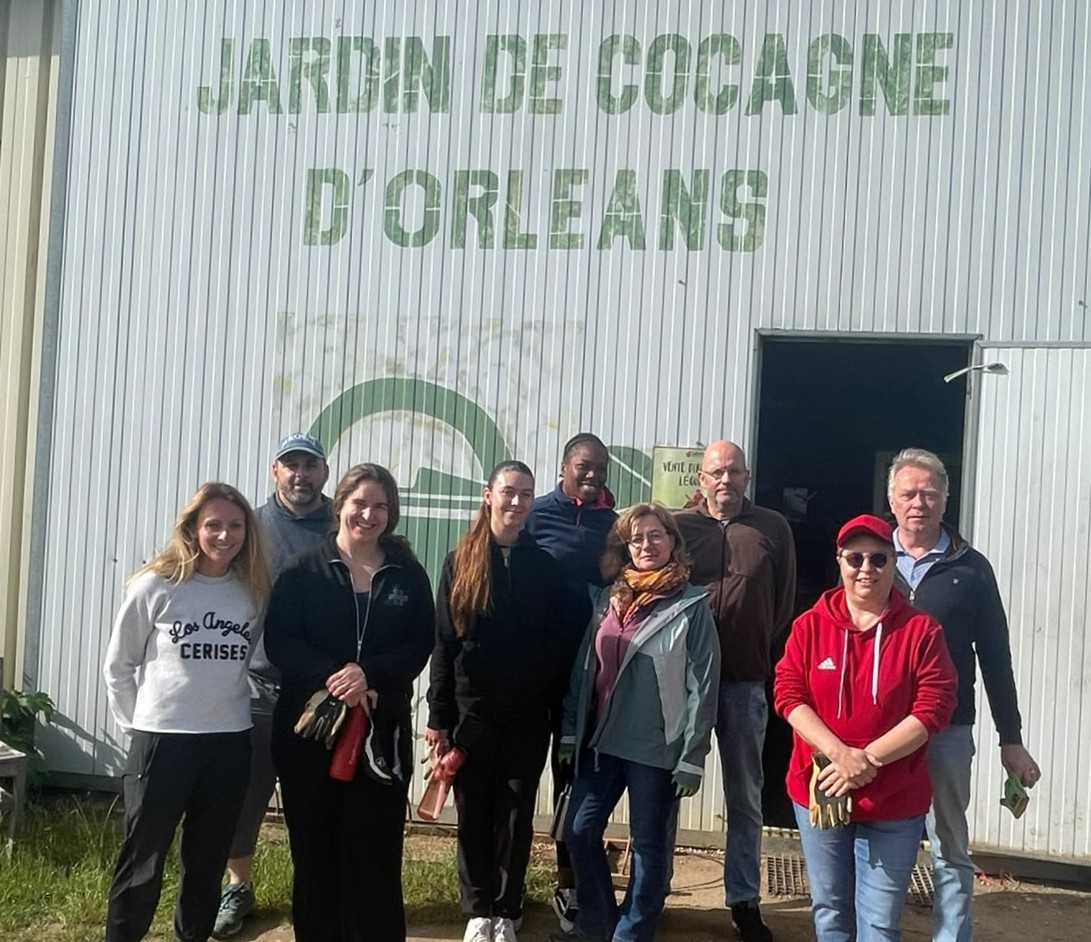 images/galerie_de_l_engagement/Photo de groupe lors dune action de maraichage 1.jpeg