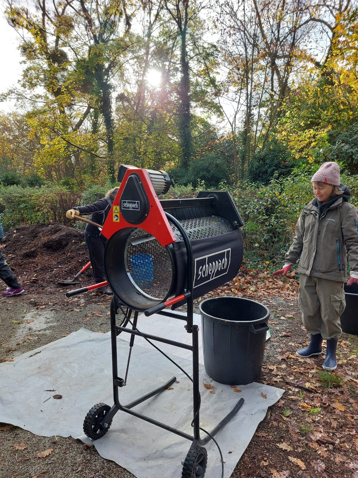 collaborateurs lors dune action de jardinage maraichage3
