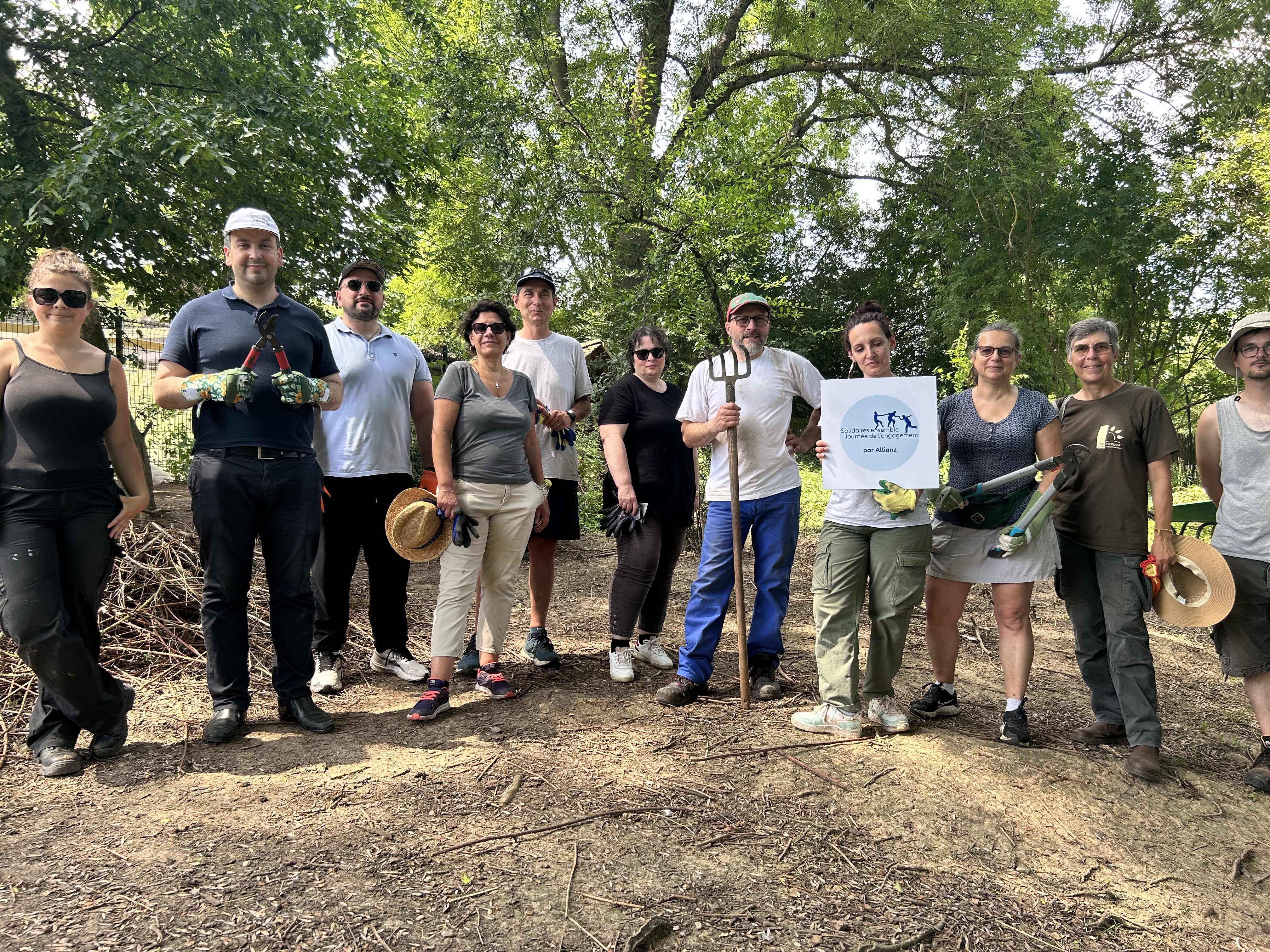 photo de groupe action de maraichage jardinage