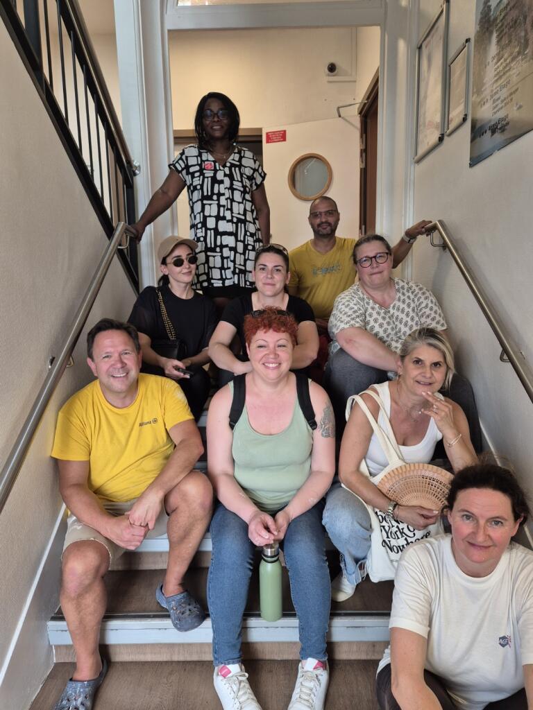 images/galerie_de_l_engagement/photo de groupe lors d_une action de creation de lien3.jpg