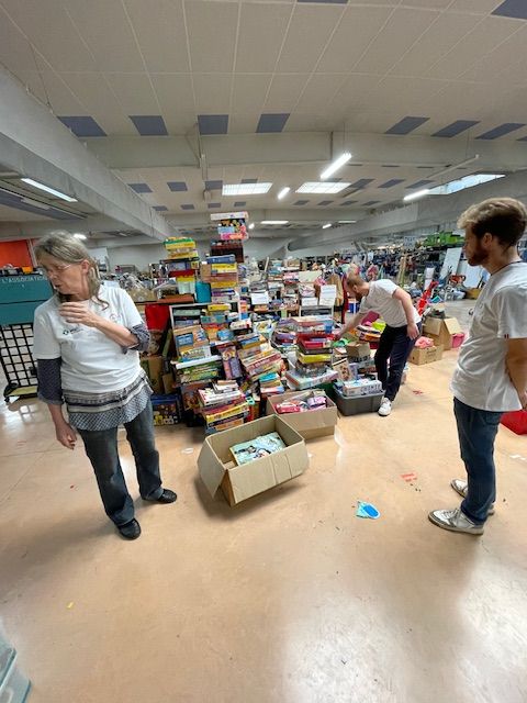 images/galerie_de_l_engagement/Action dans une ressourcerie.jpg