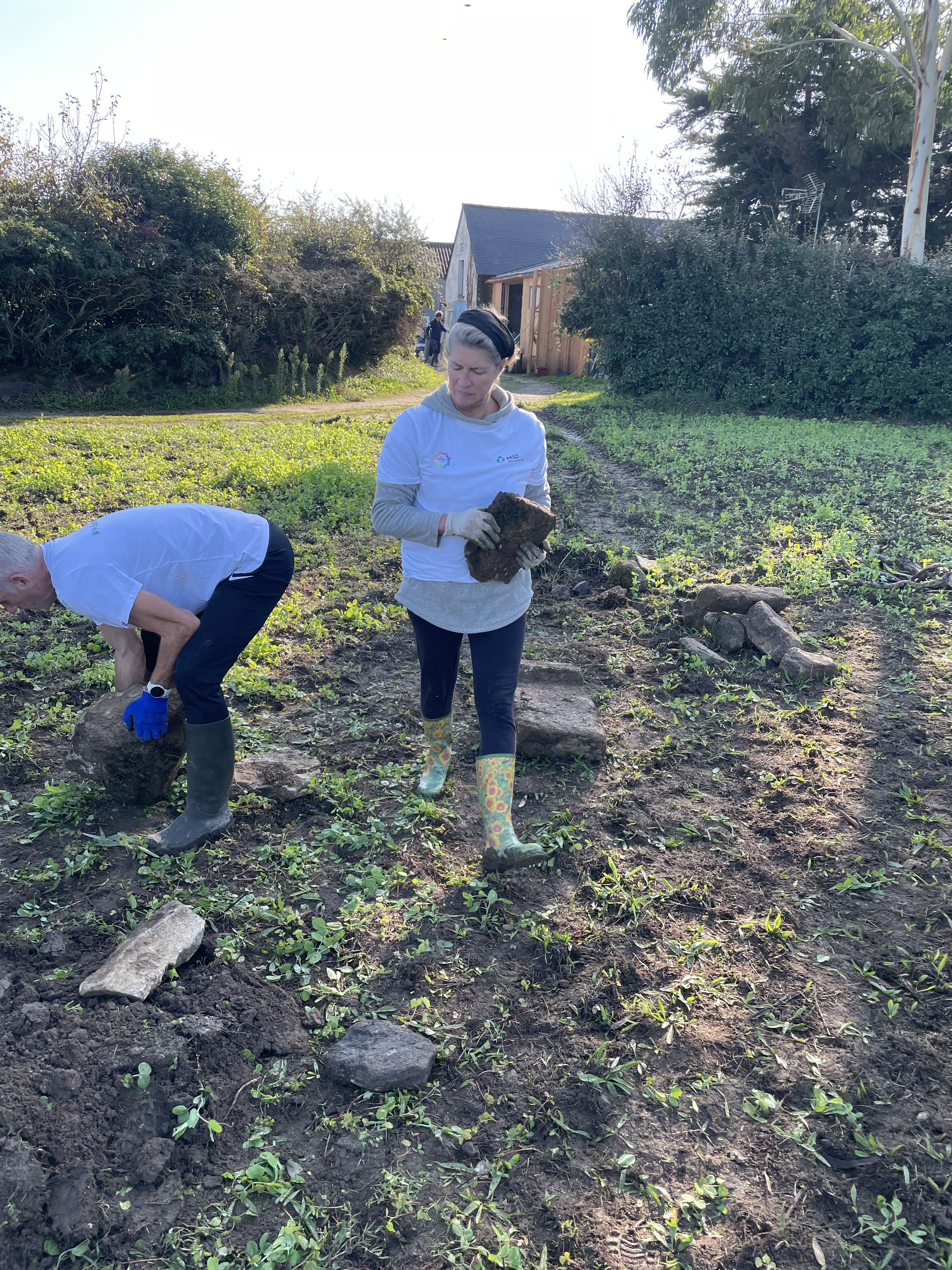 images/galerie_de_l_engagement/Collaboratrice lors d_une action de construction.jpg