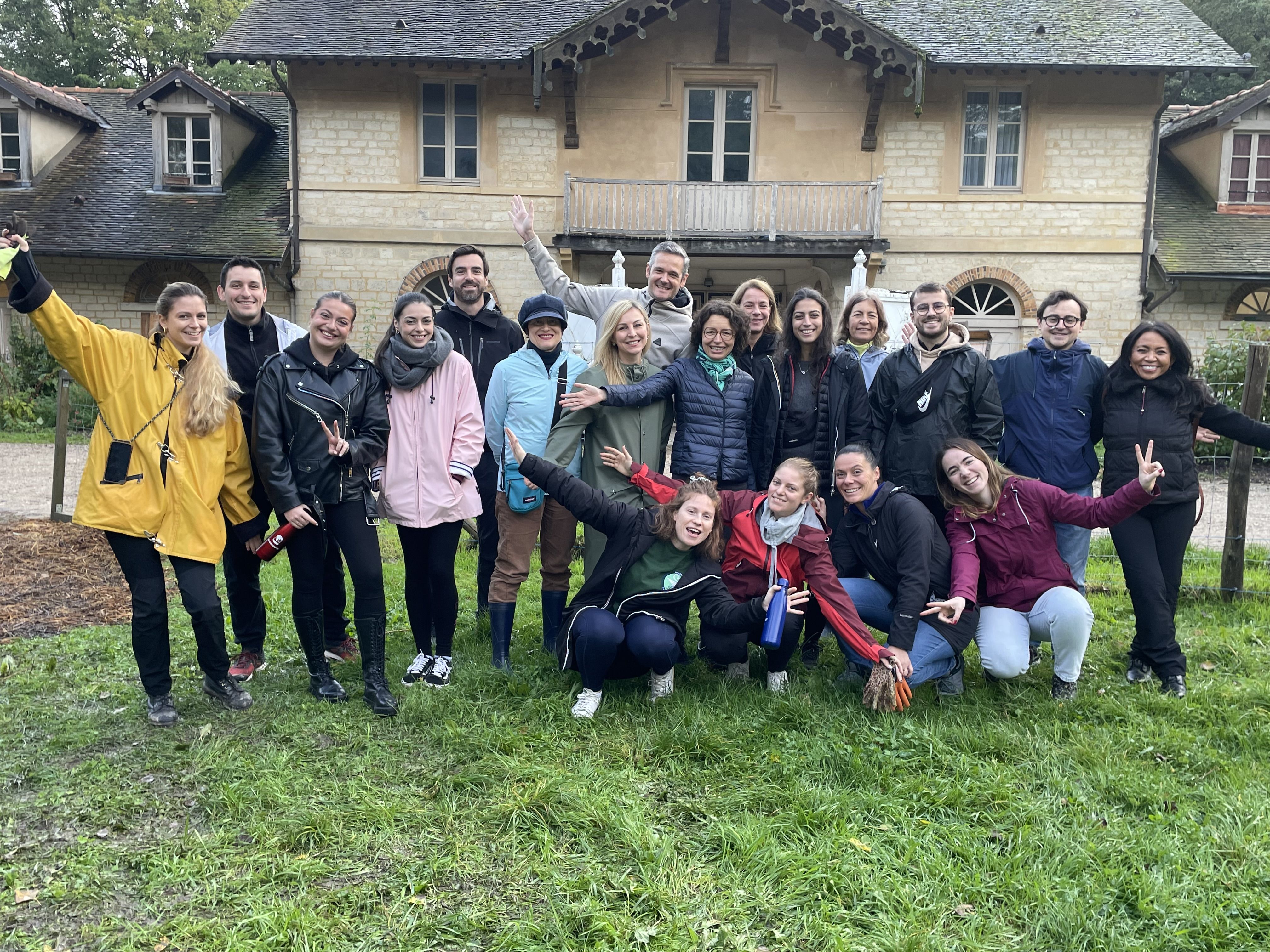 Collaborateurs lors d_une action de jardinage2