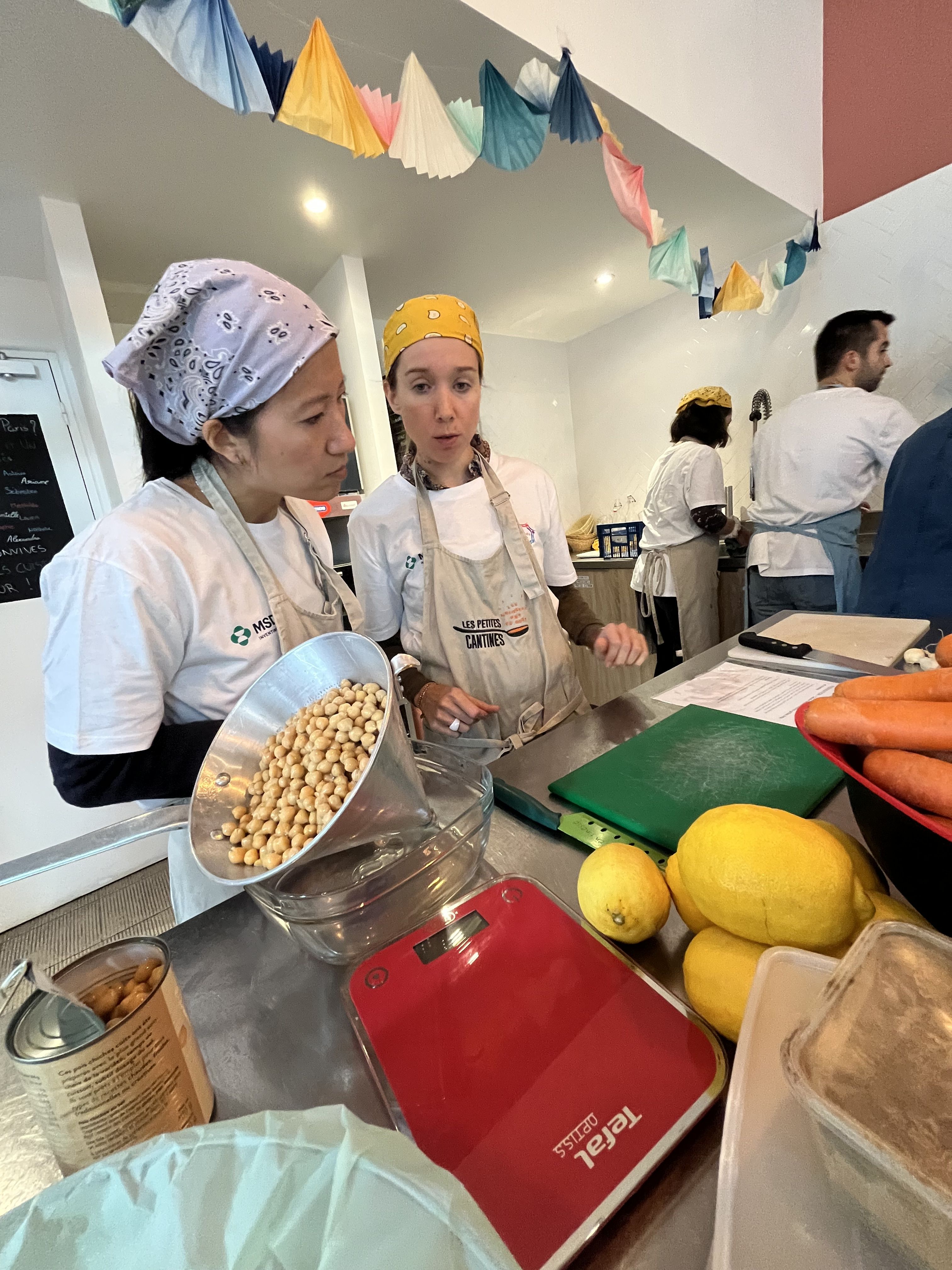 preparation d_un repas aux aux _Petites Cantines_