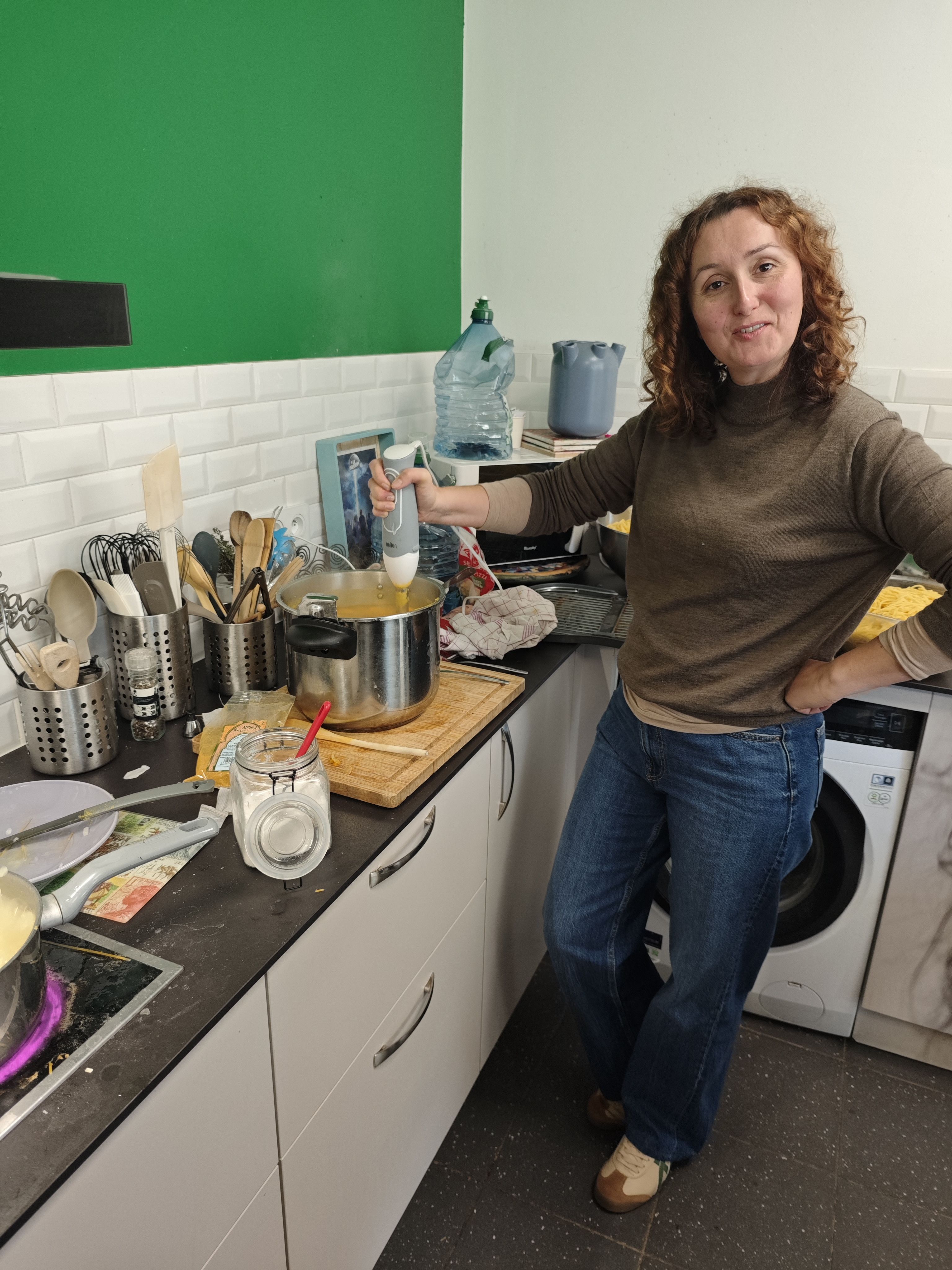 images/galerie_de_l_engagement/collaboratrice lors dune action cuisine.jpg