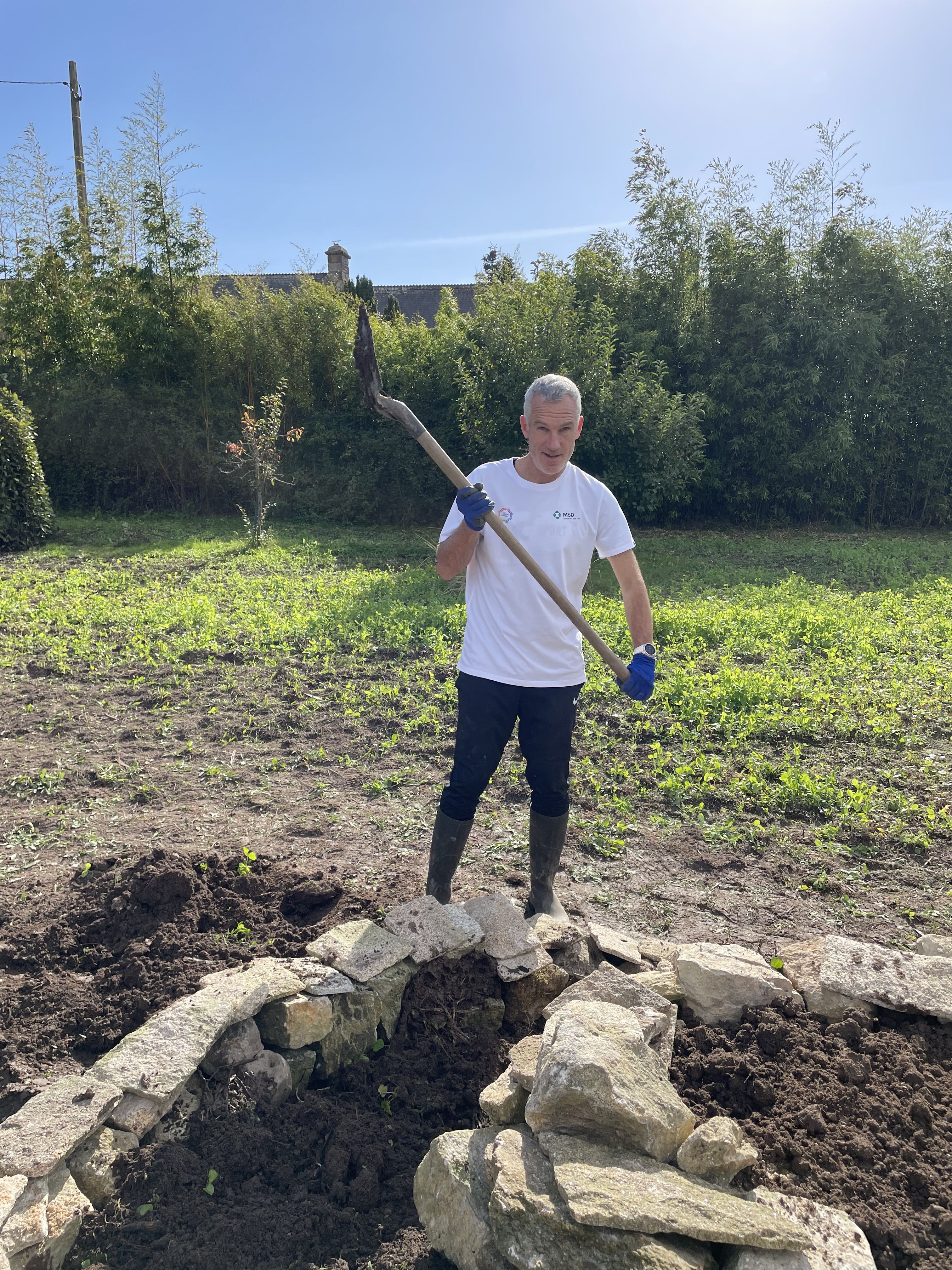Collaborateur lors d_une action de construction1