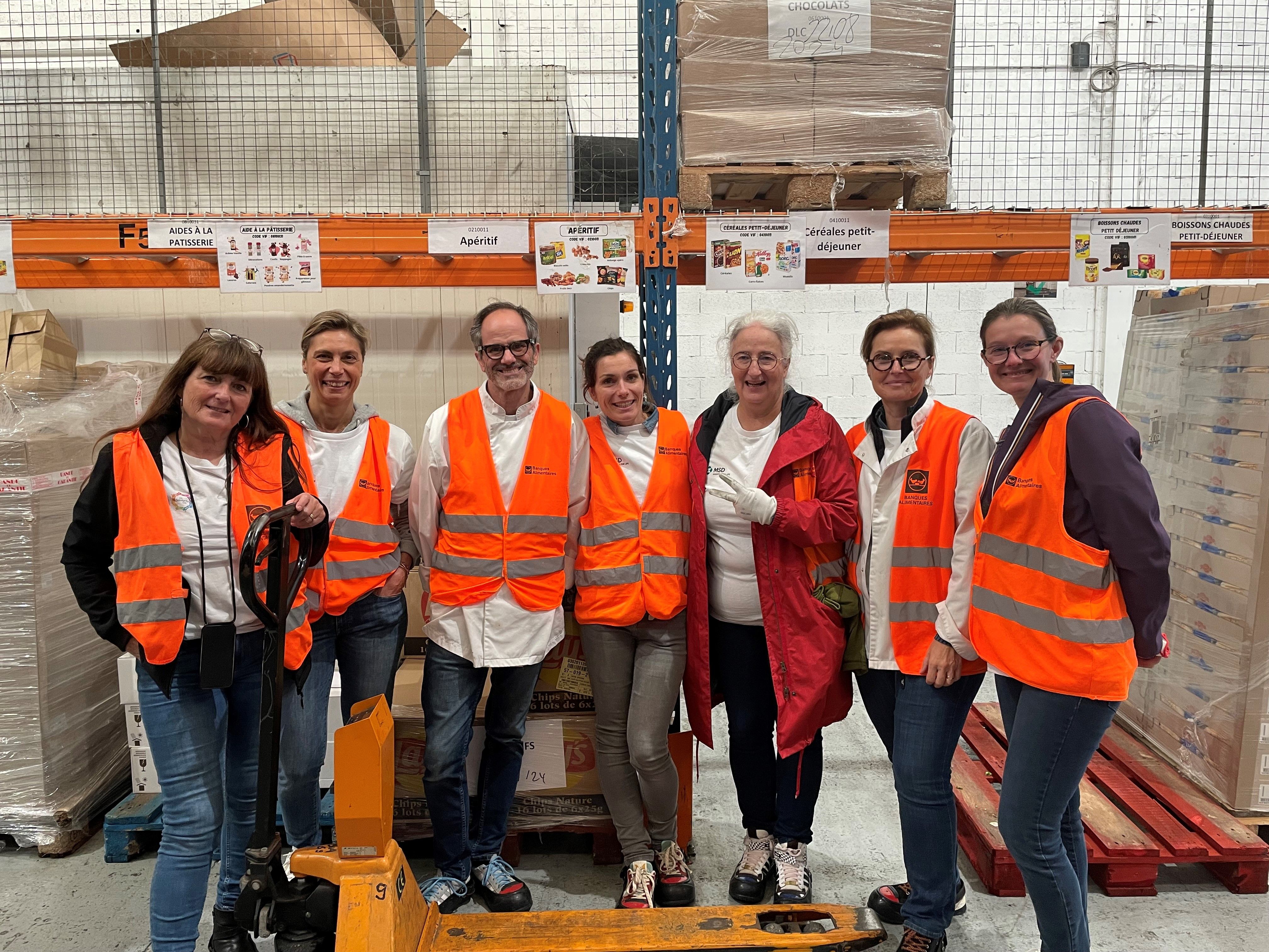 Collaborateurs lors d_une journee solidaire aux Restos du Coeur1