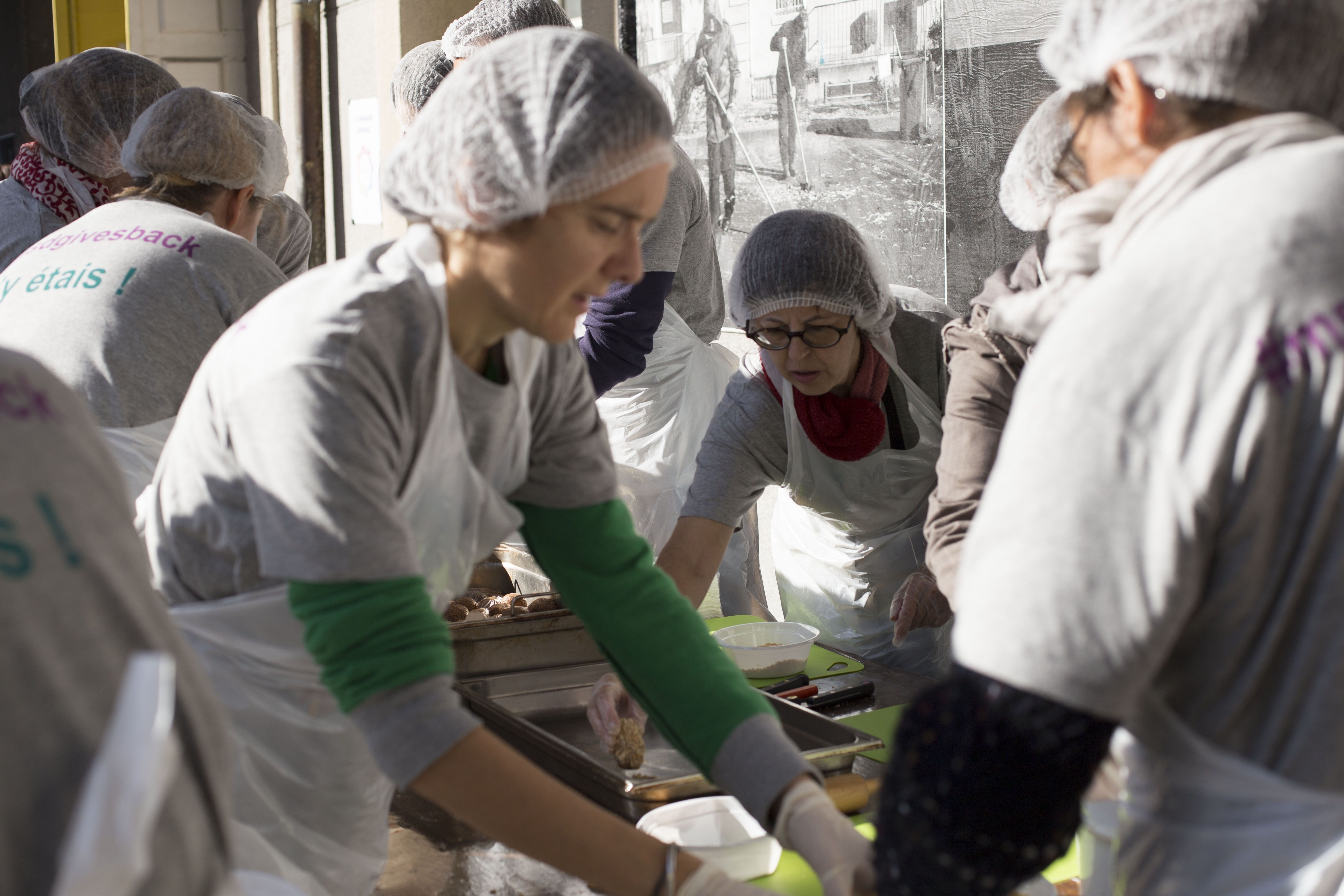 Preparation de gateaux pour une distribution alimentaire