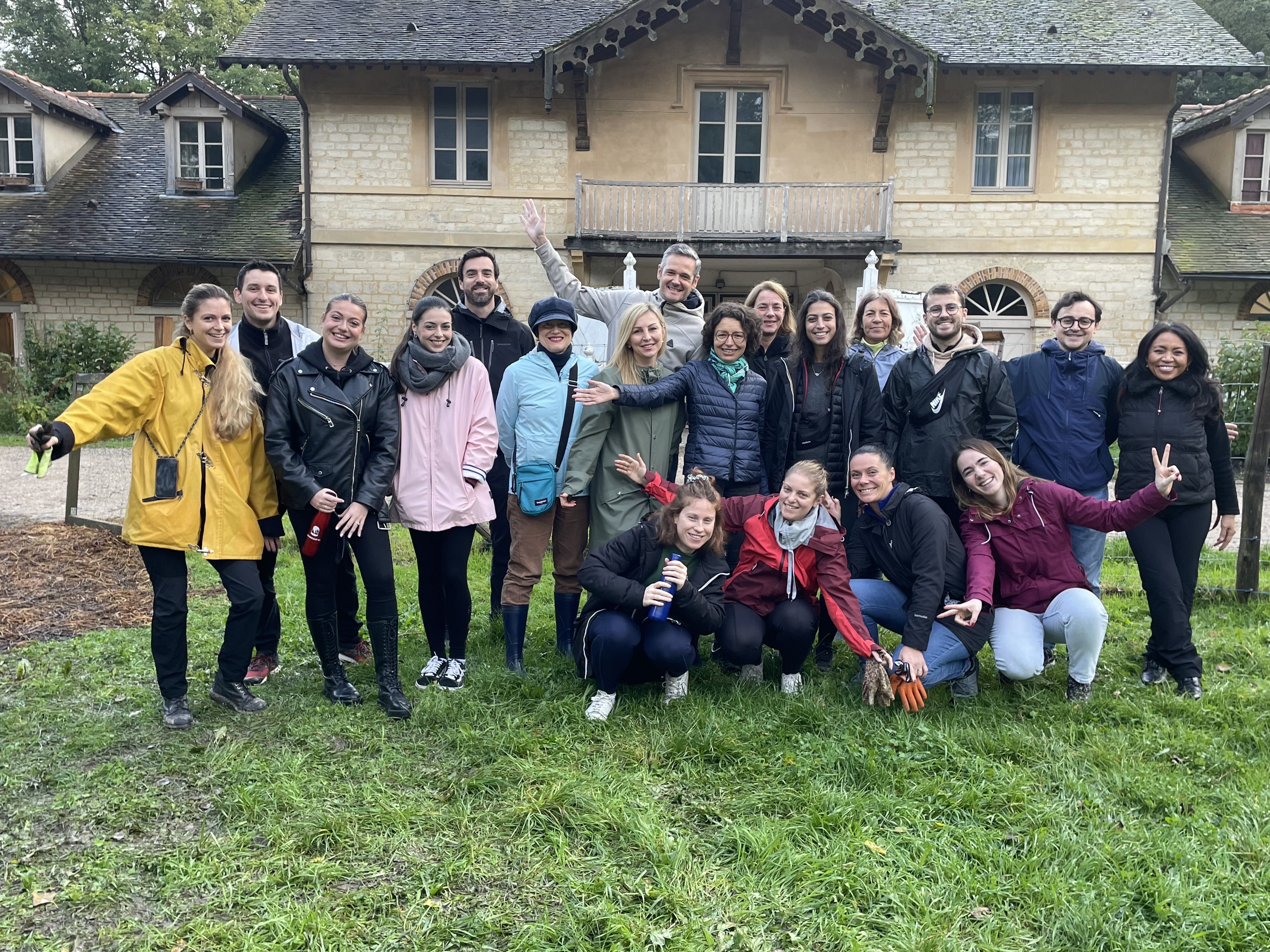 Collaborateurs lors d_une action de jardinage28