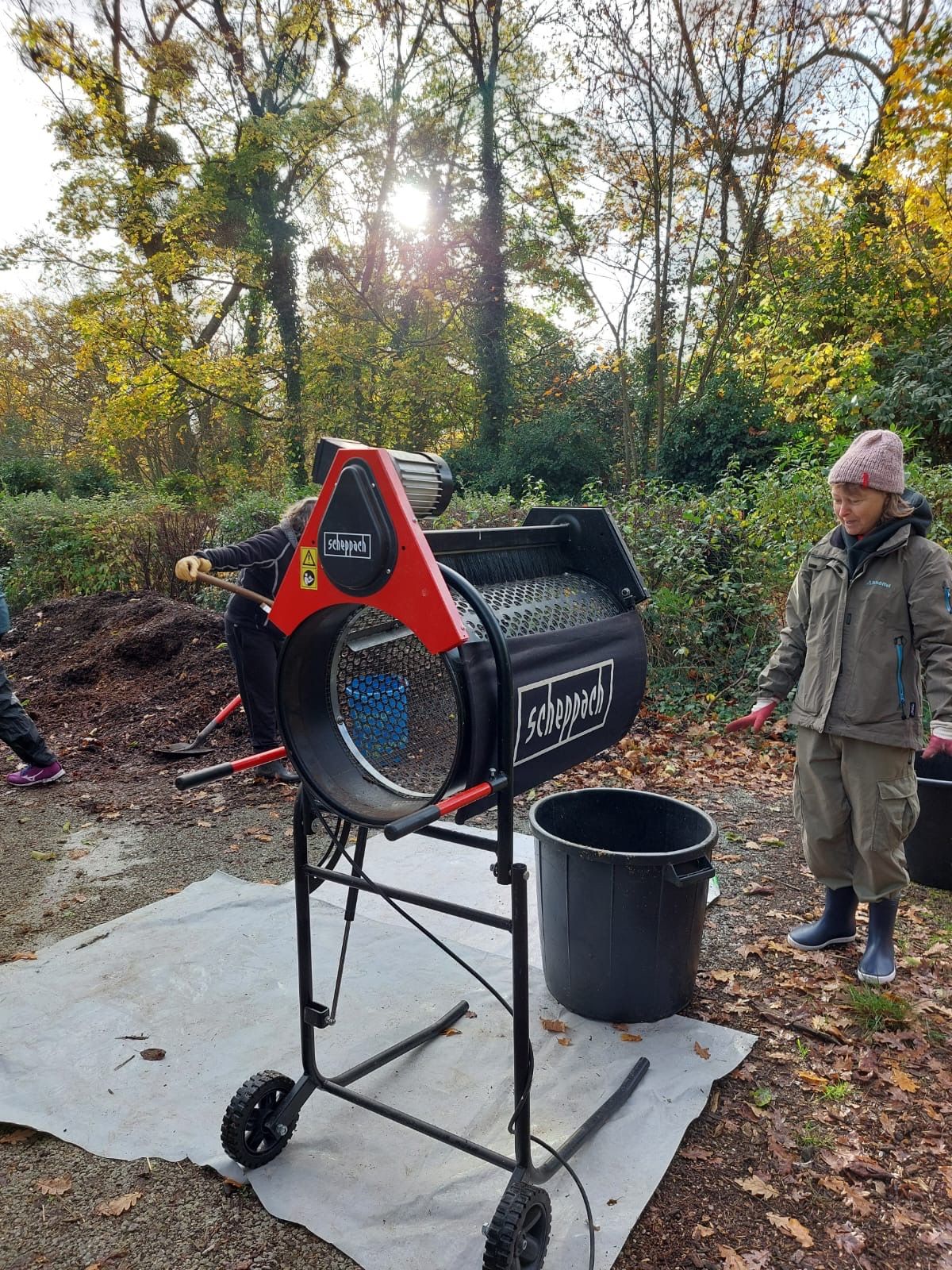 collaborateurs lors dune action de jardinage maraichage3