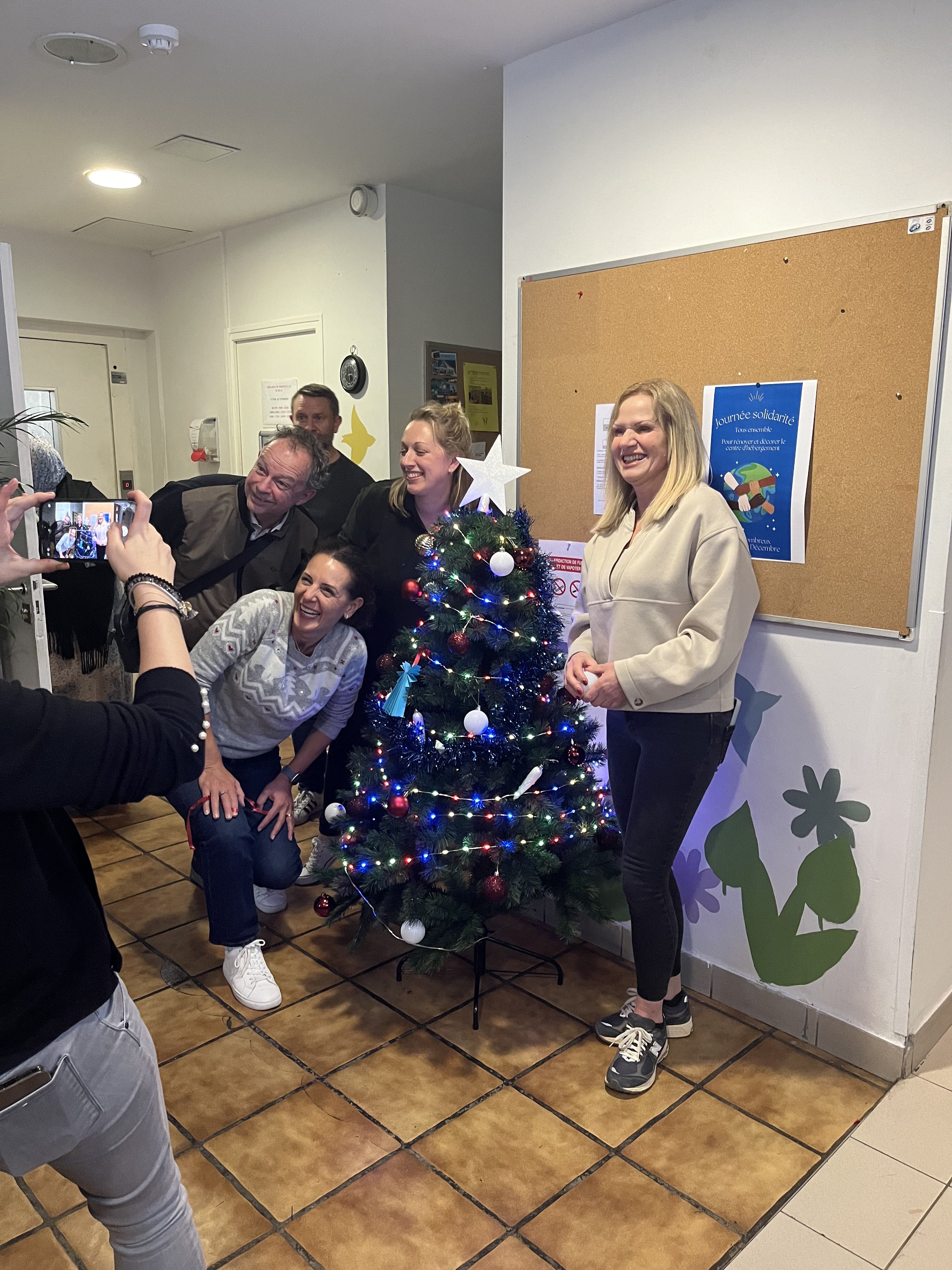 Collaboratrices lors dune action pour Noel 1