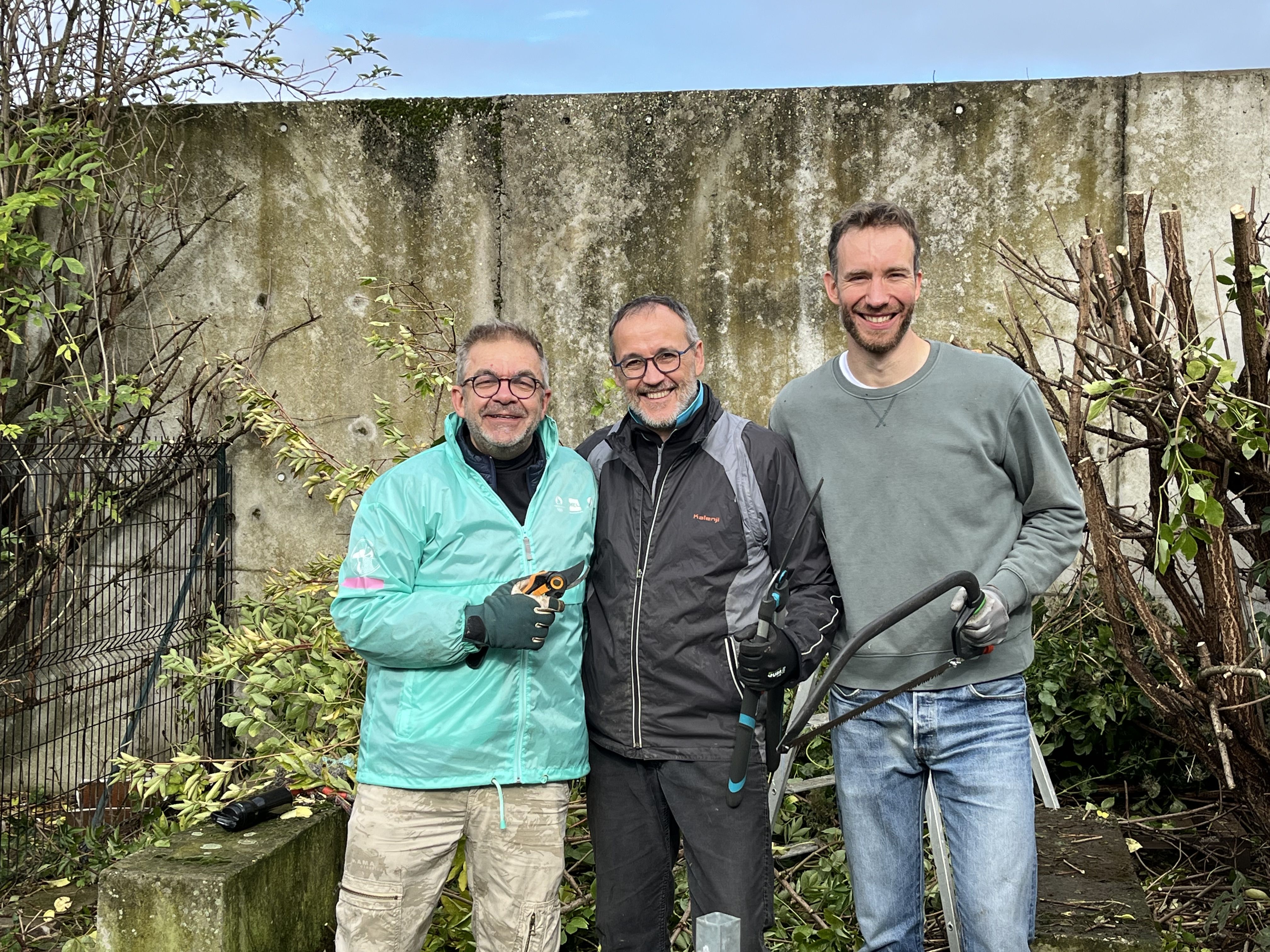Collaborateurs lors d_une action de jardinage23
