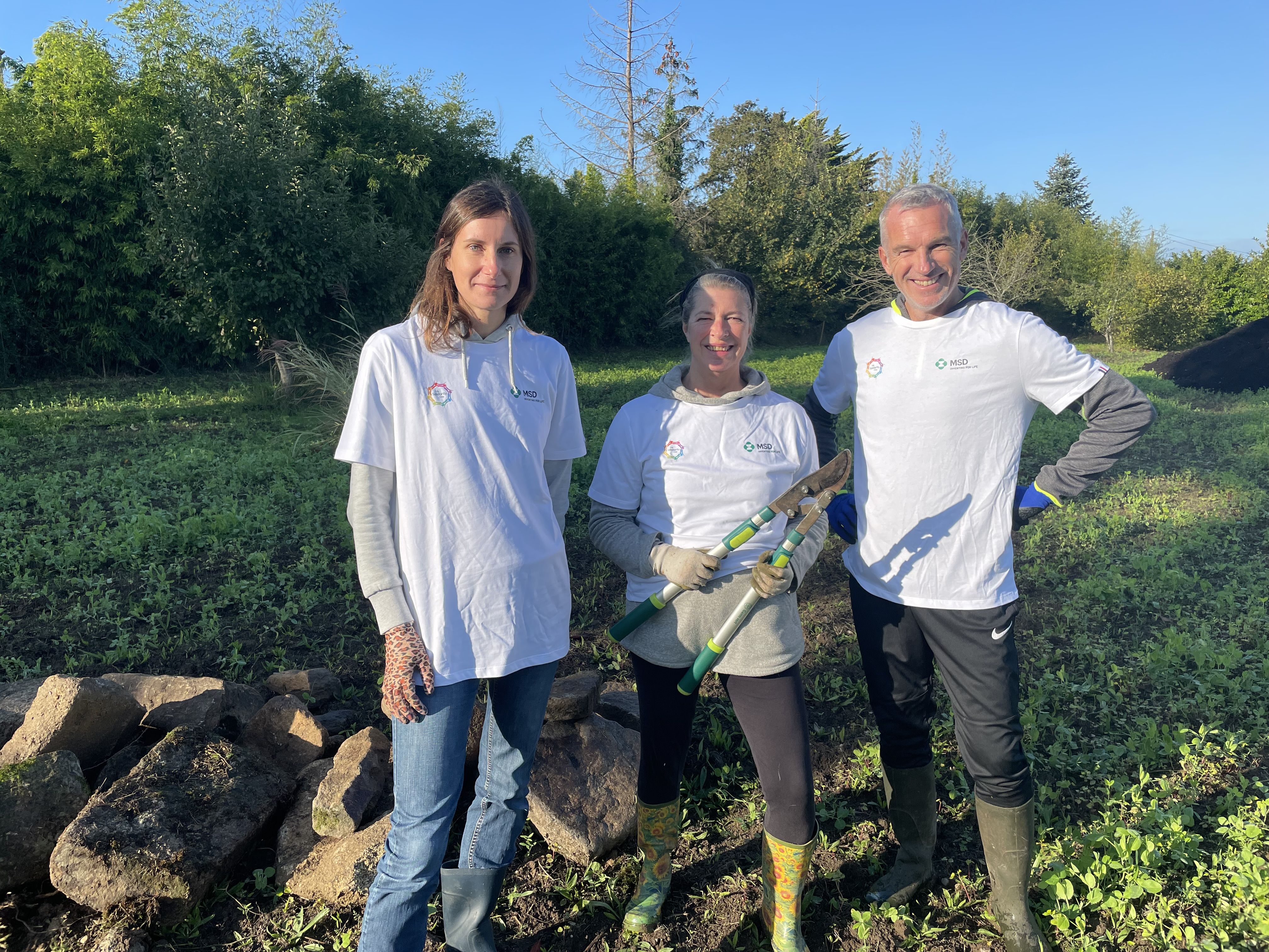 Collaborateurs lors d_une action de jardinage19