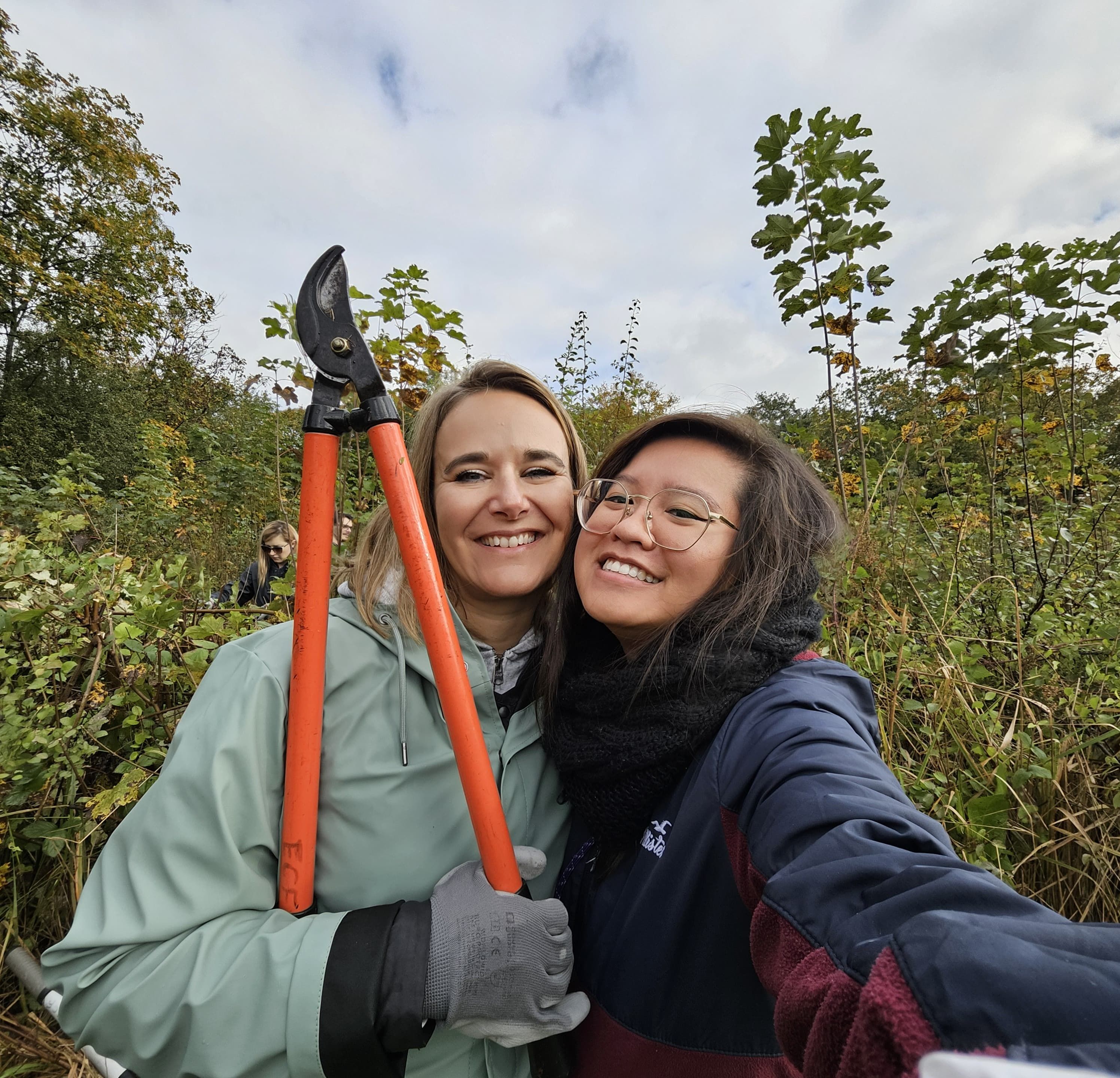 Collaboratrices lors d_une action de jardinage4