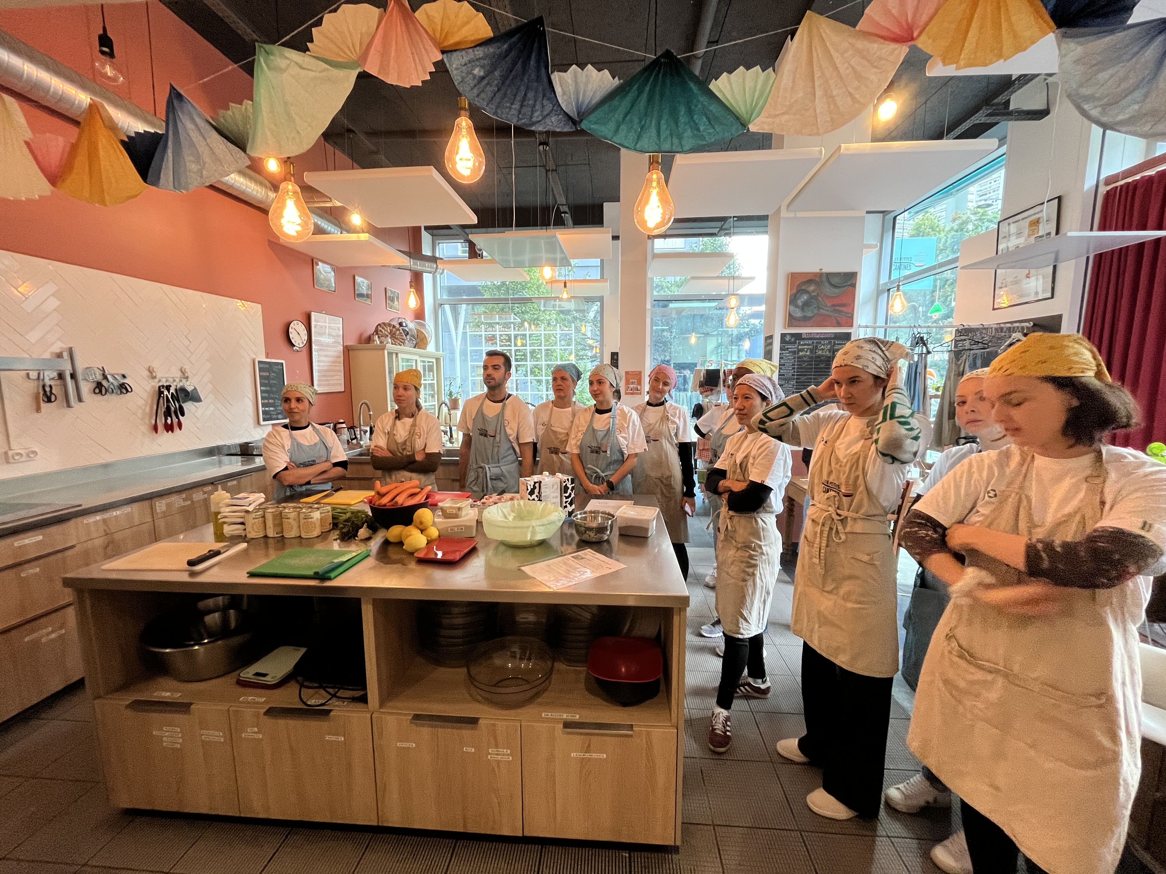 Preparation de repas entre collaborateurs