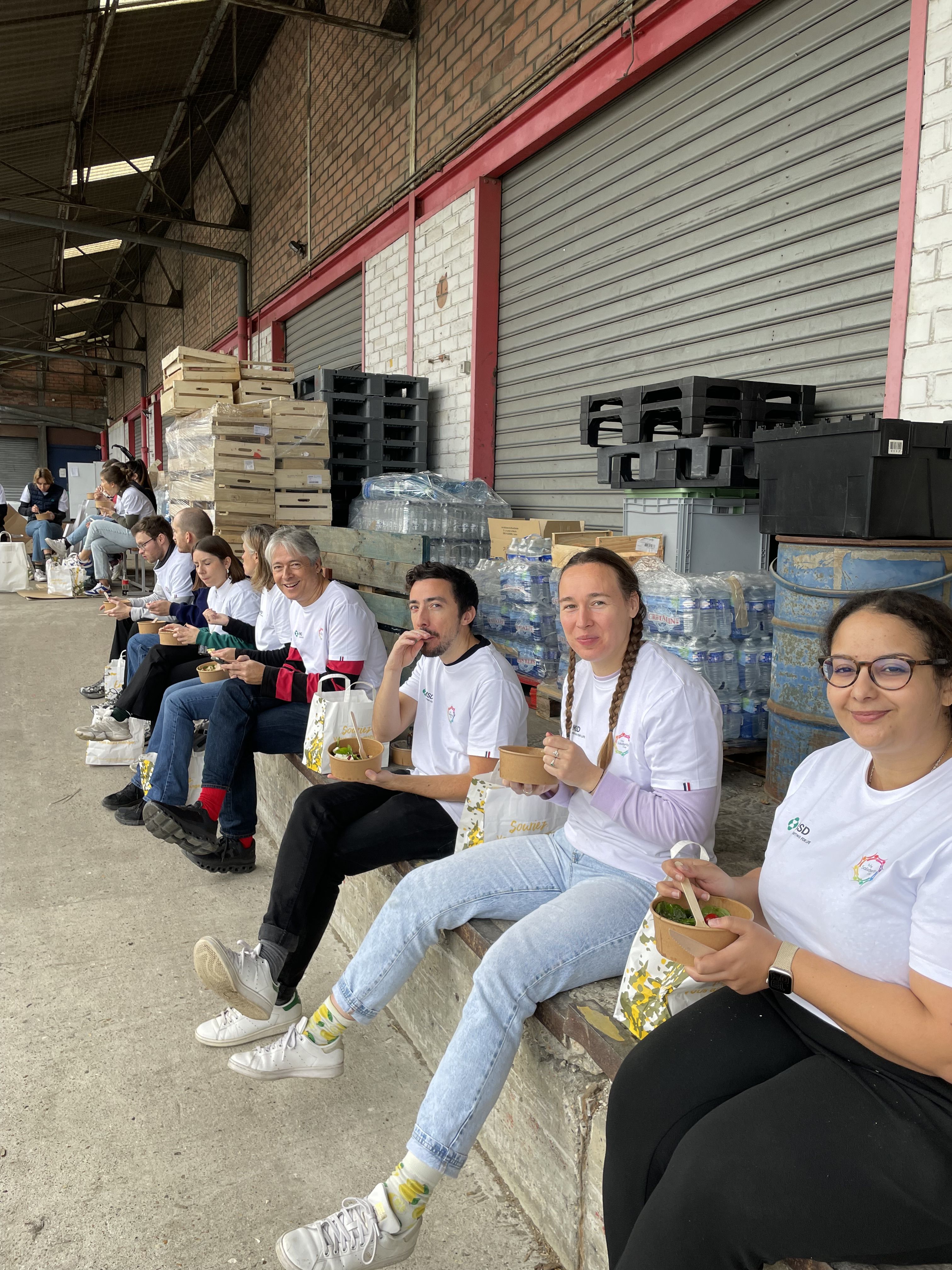 dejeuner de collaborateurs lors d_une journee solidaire1