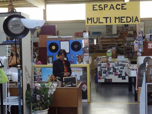 Collaboratrice lors d_une action avec Emmaus