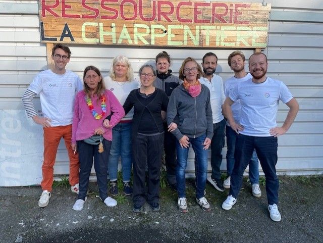 Collaborateurs dans une ressourcerie