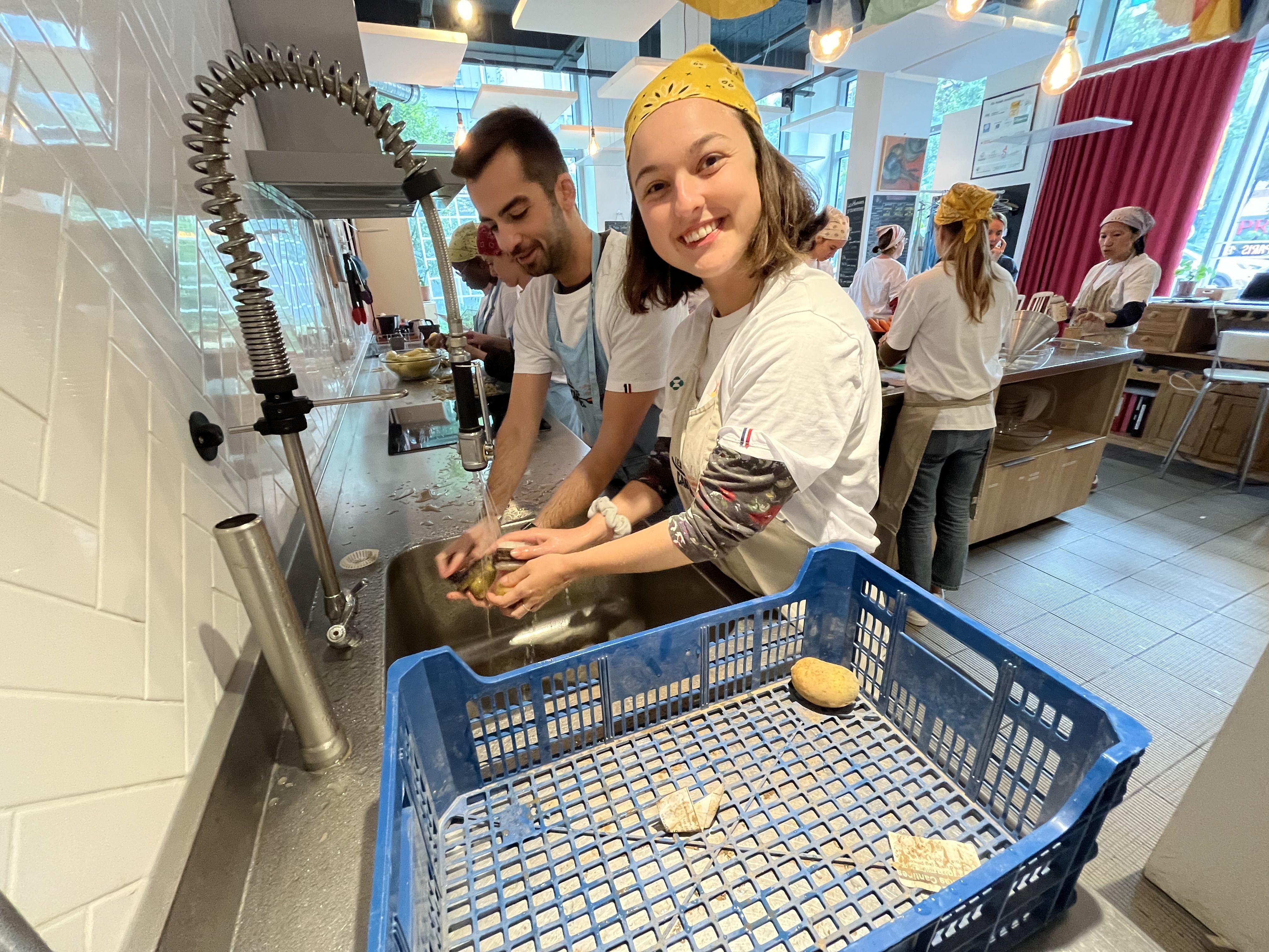 Collaborateurs lors de la preparation d_un repas