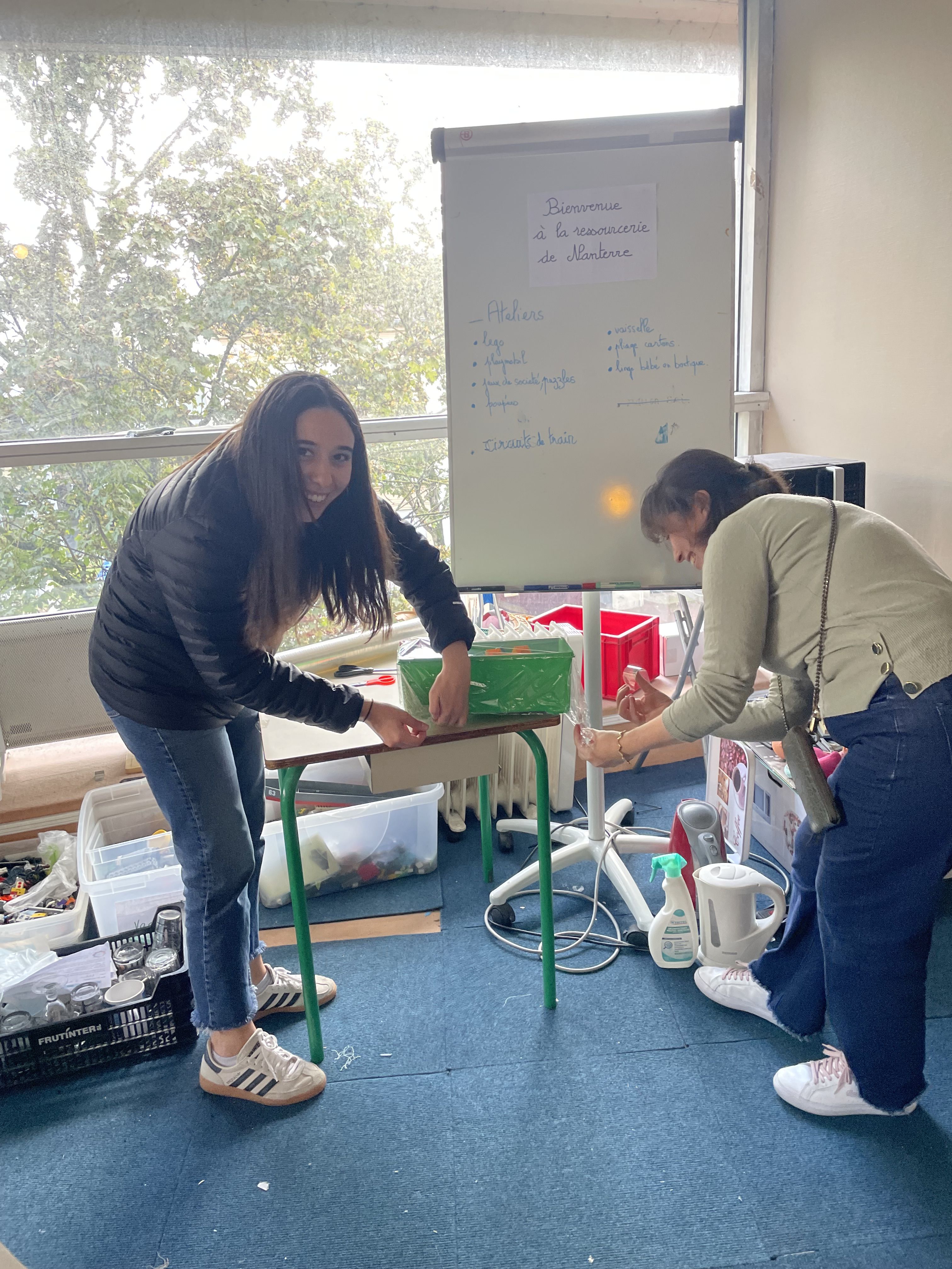 Rangement dans une ressourcerie1