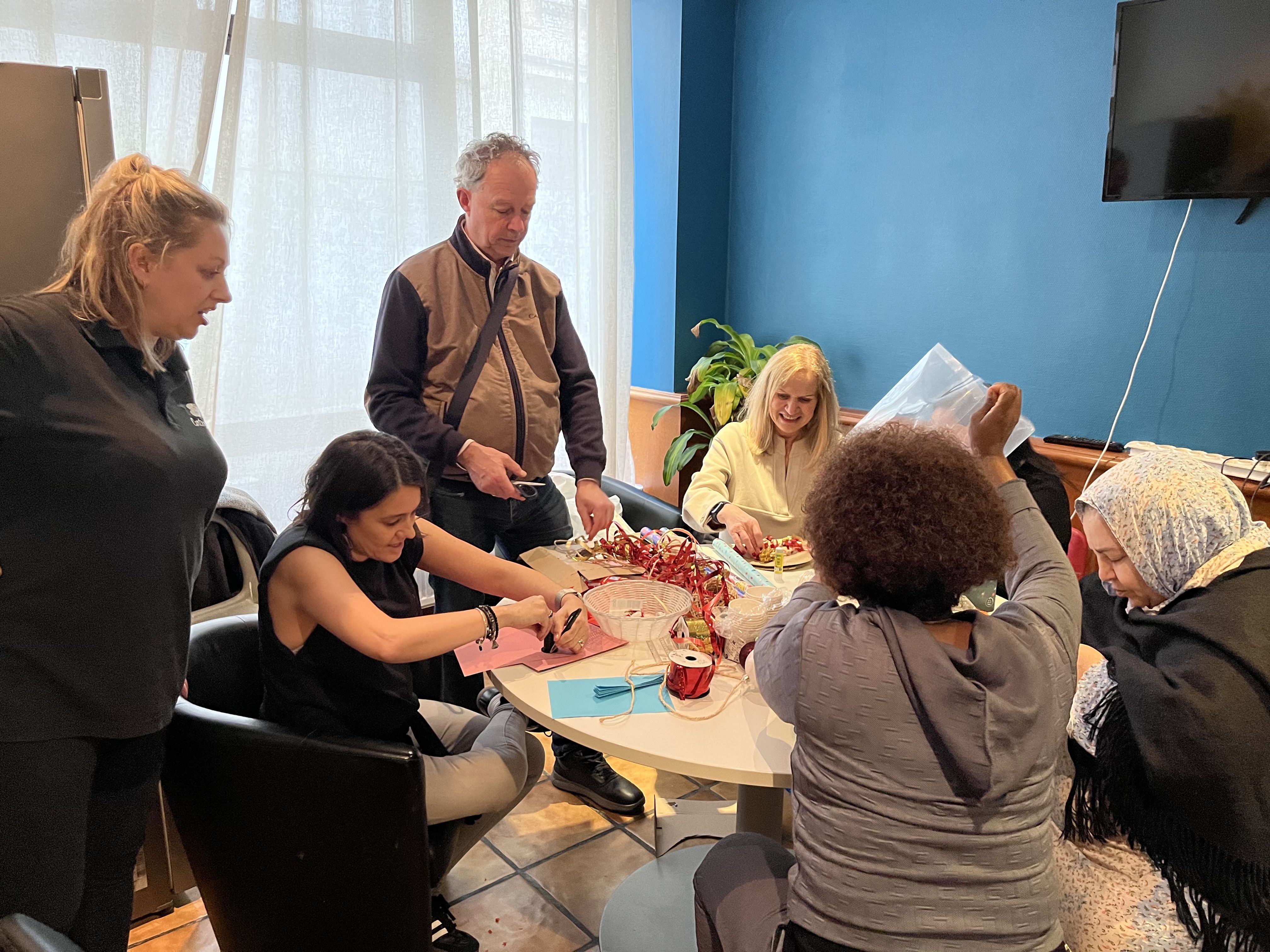 Collaborateurs lors dune action pour Noel 1