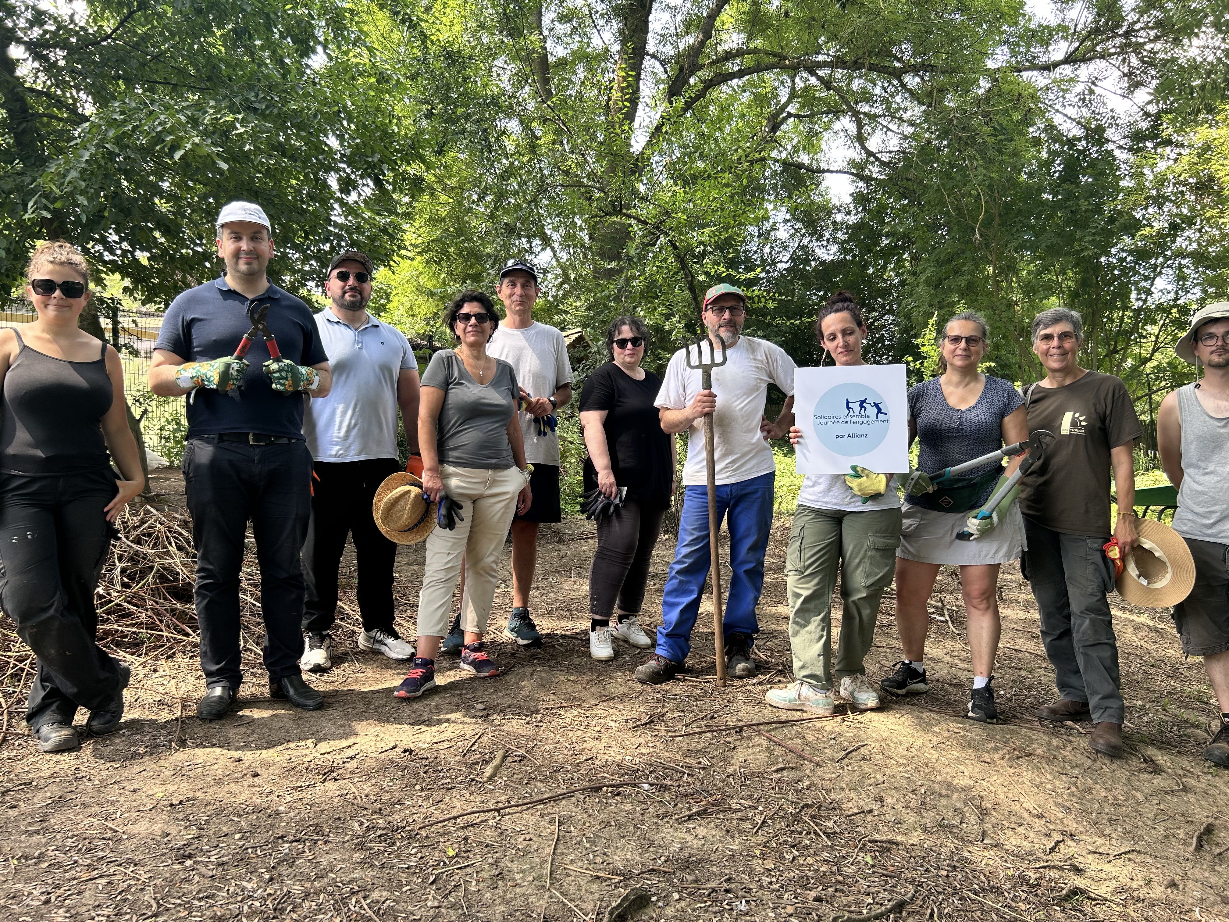photo de groupe action de maraichage jardinage