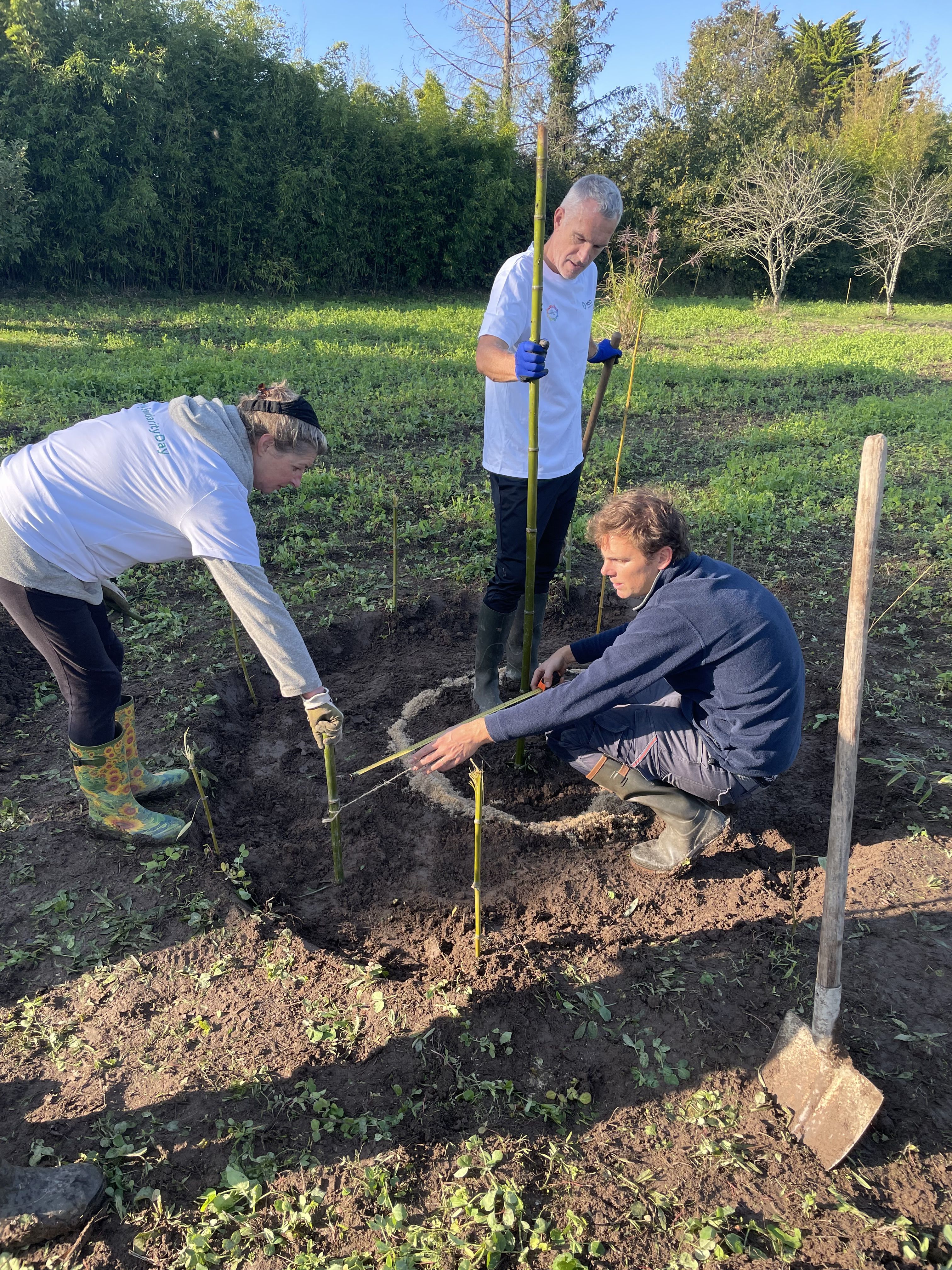 Collaborateurs lors d_une action de construction1