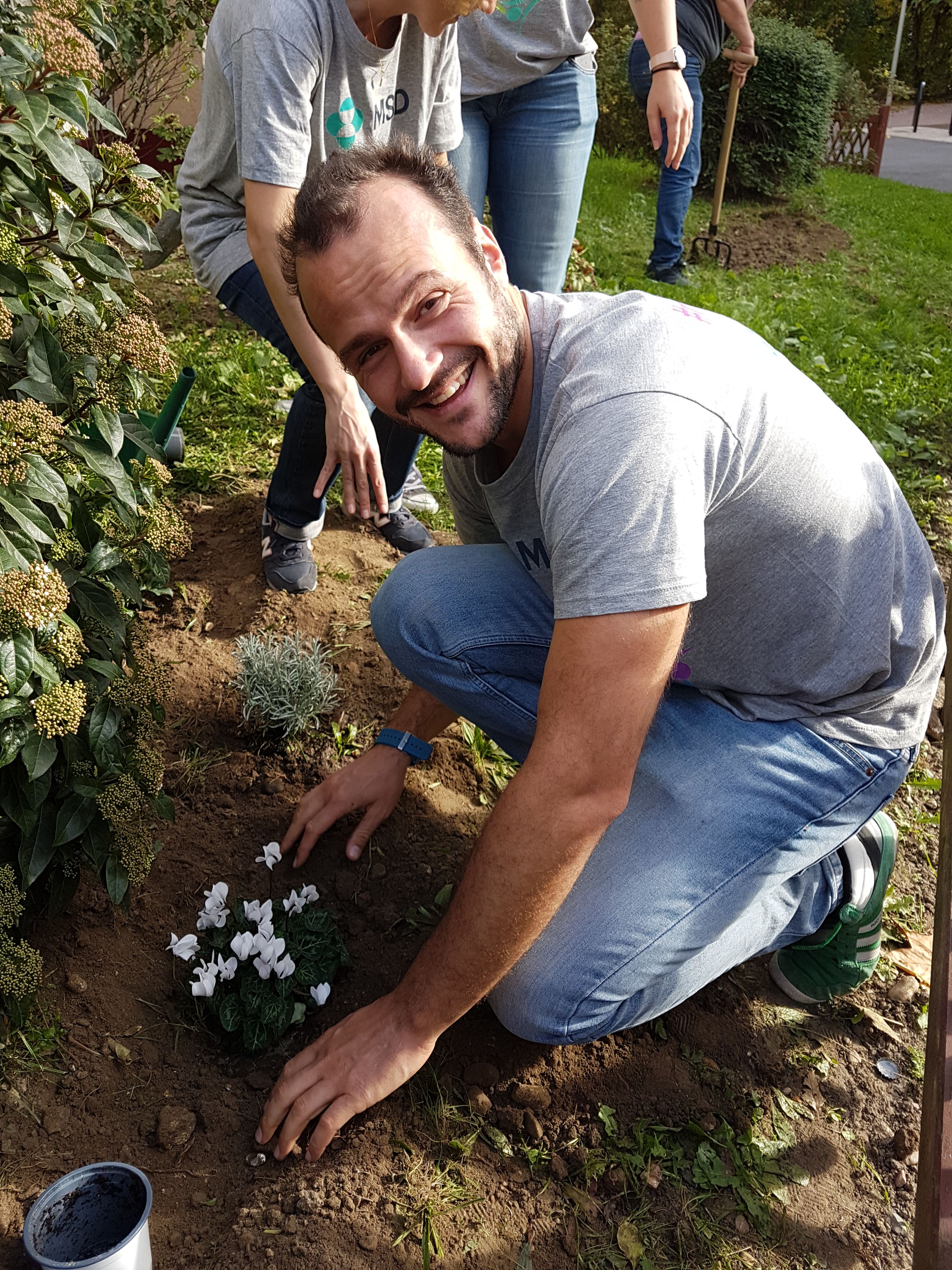 Collaborateur lors d_une action de jardinage