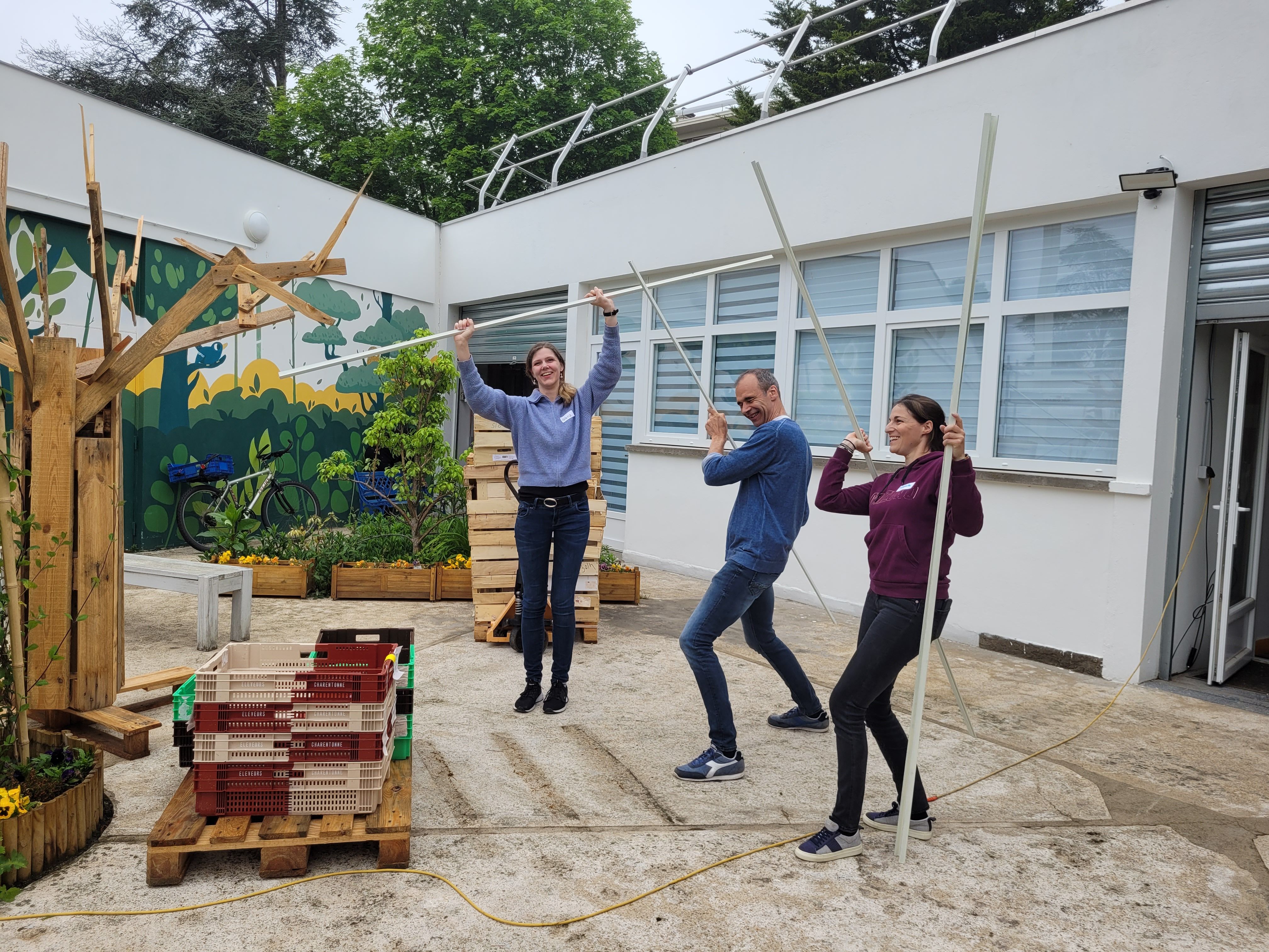 Collaborateurs lors d_une action renovation bricolage12